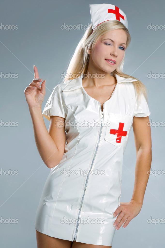 Сексуальная медсестра сняла трусики